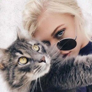 我饮烈酒点孤灯