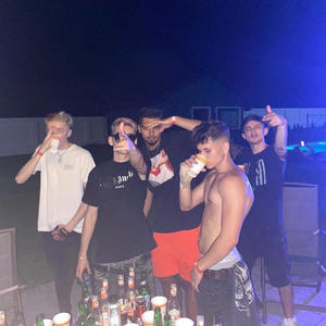 Rece pe jos (feat. Aerozen & Aspy) (Explicit)