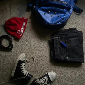 MAKE UP STAINS (Explicit)