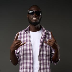 Le Ya Dunia (feat. Johnny Bee)