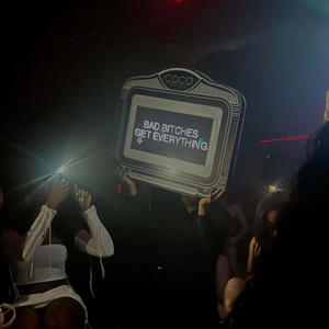 Damn She Outside (feat. Lah mal) (Explicit)