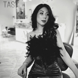 Начинала тогда