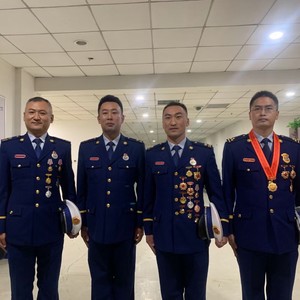 我是一名消防员 (伴奏)