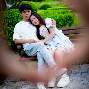 生来爱吃折耳根 (伴奏)