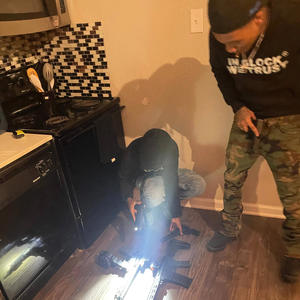 Hop Out (feat. MB SHUG & Dtm Donnythemenace) (Explicit)