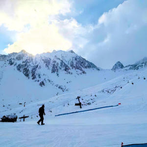 In The Winter (feat. Shiny) (Explicit)