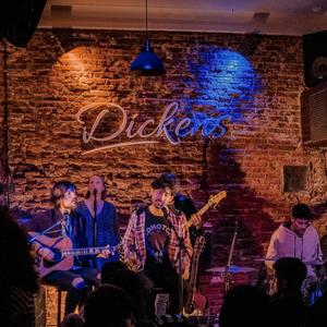 Acústico Dickens