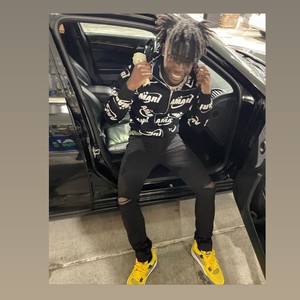 Off the leash(feat. Luhhtaz) (Explicit)