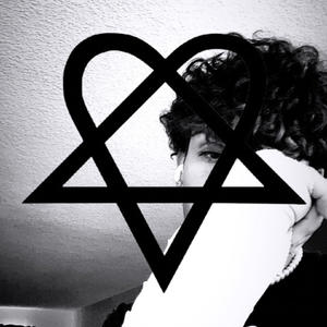 WALKING IN CIRCLES (feat. XIXVII) (Explicit)