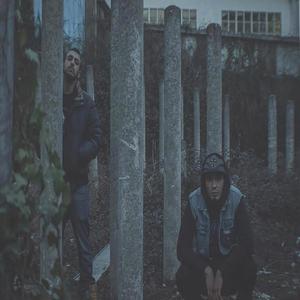 Madrugadas depresivas(feat. R.Chaino) (Explicit)