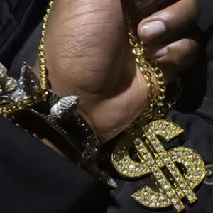 Aint Trippin (feat. Stuullo) (Explicit)