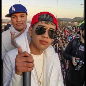 No Quiere Flores (feat. Tobal MJ & Benji La Maldita Escritura De Oro)