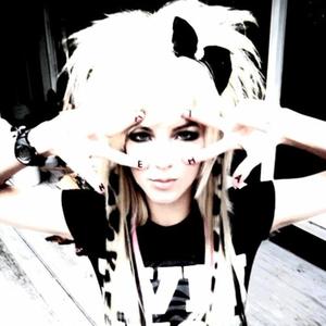 sassy anthem (feat. 6arelyhuman & Pixel Hood)