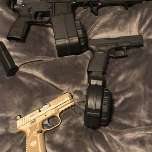 On errbody (feat. MyaBeThuggin) (Explicit)