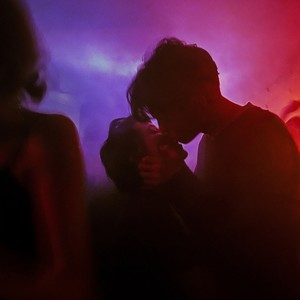 Kiss (feat. Dj Wavez & Young Lyrics) (Tropical Soca Remix)