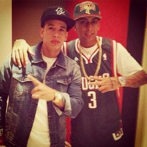 QUE TENGO QUE HACER (feat. Yvng Jorge, Tornado, choosey, acidatonic & pvnkiann) (Explicit)