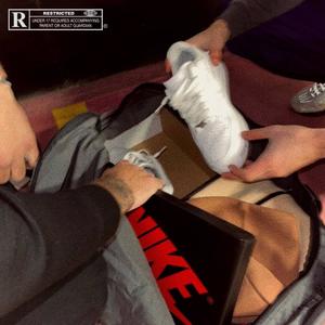 NIKE COMODE (feat. LA PLATA) (Explicit)