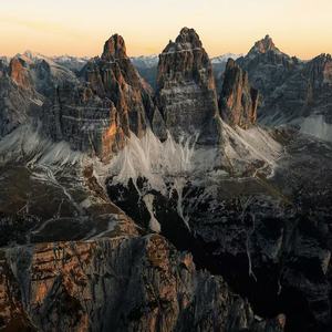 我们连朋友都不是