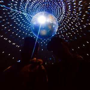 Windows(feat. Carter Boy) (Explicit)