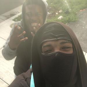 She Like To Move (Explicit)