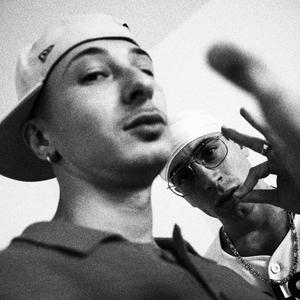 GIOVANI STRONZI (Explicit)