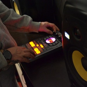 По ту сторону улиц (Explicit)