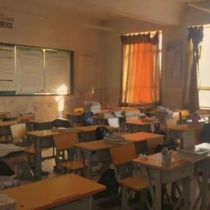 半夜十一点亮着灯的并不是工厂 也许不是吧 (prod姚姚)