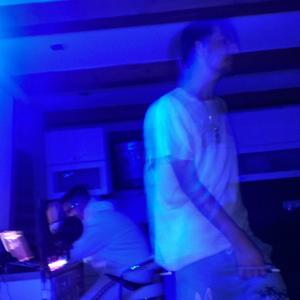 Koktél Ruha (feat. Yung Fili & Tino) (Explicit)