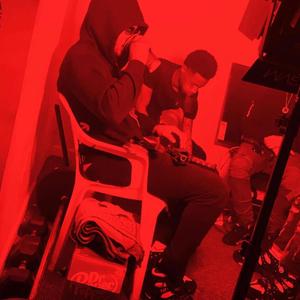 2 Personalities (Explicit)