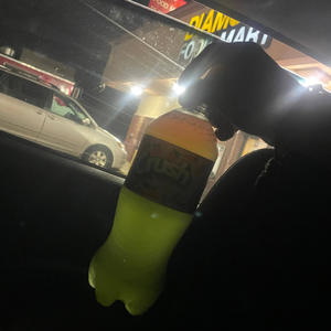 Trap&B (feat. LILSnott) (Explicit)