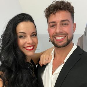 Y Más Allá (feat. Guiomar Cantó)