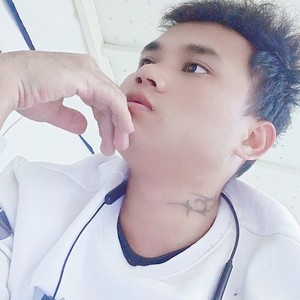 文东尼荣 - 心中的月亮 (伴奏)