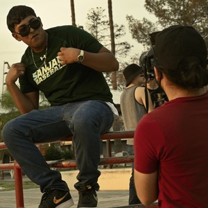 Locos Por Vecindario(feat. WG) (Explicit)