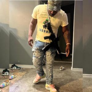 FREESTYLE (feat. HUSTLE 6ARKSDALE) (Explicit)