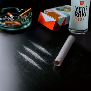 Weiss auf Damar (Explicit)