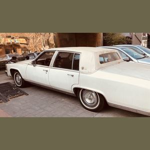 阳光下的小板凳上面躺着一条死鱼(Prod.Arty Boyz)