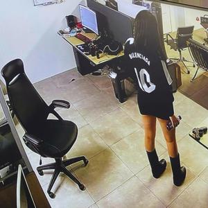 Balenciaga (feat. Merowen)