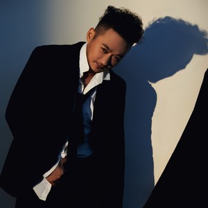 陈超（陈俞文） - 逆袭记 (伴奏)