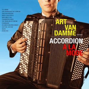 Accordion à La Mode