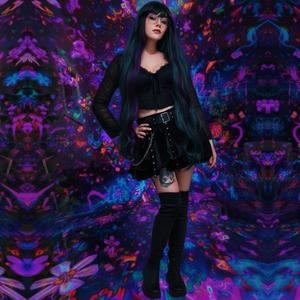 Gloss and Knives (Explicit)