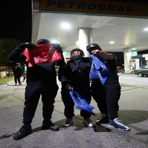 Si me pillan(feat. L.V.873 & Loyal Blue) (Explicit)