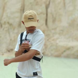 Hitamnya Duniaku (Acoustic)