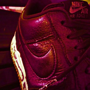 Cuero Nike (Explicit)