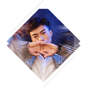 抽了一口烟