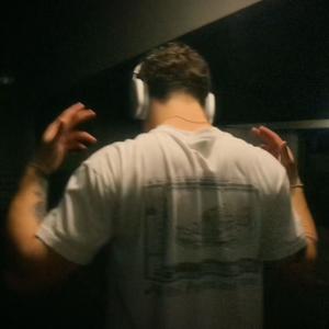 Keep 'em Close (Explicit)