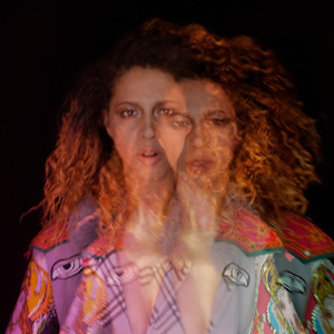 On danse par en dedans