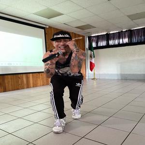 Pocas sobras (feat. Low D) (Explicit)