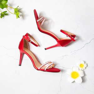 红色高跟鞋