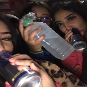 # OLHA PA FRENTE NAO OLHA PRO LADO (feat. CN KARALHADA) (Explicit)