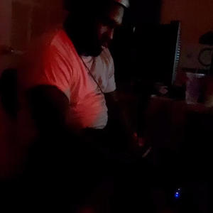 Watchin U (feat. Deezodavinci) (Explicit)